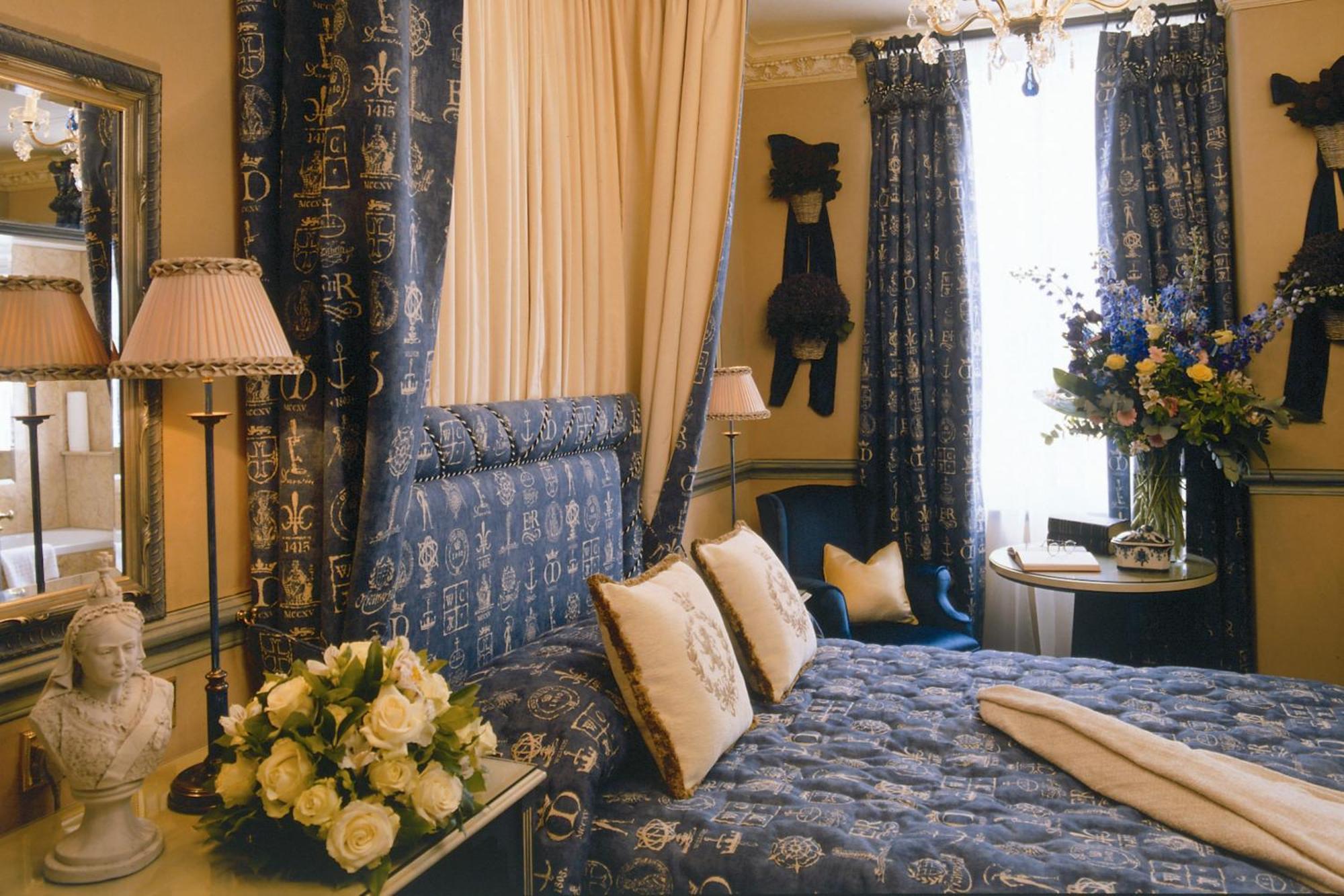 Rubens At The Palace Londen Buitenkant foto A bedroom at the hotel