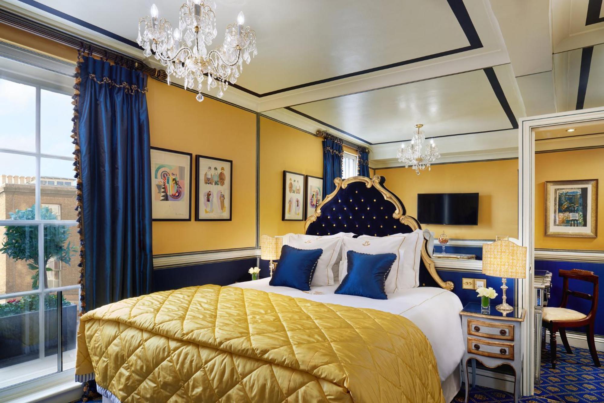 Rubens At The Palace Londen Buitenkant foto A suite on board