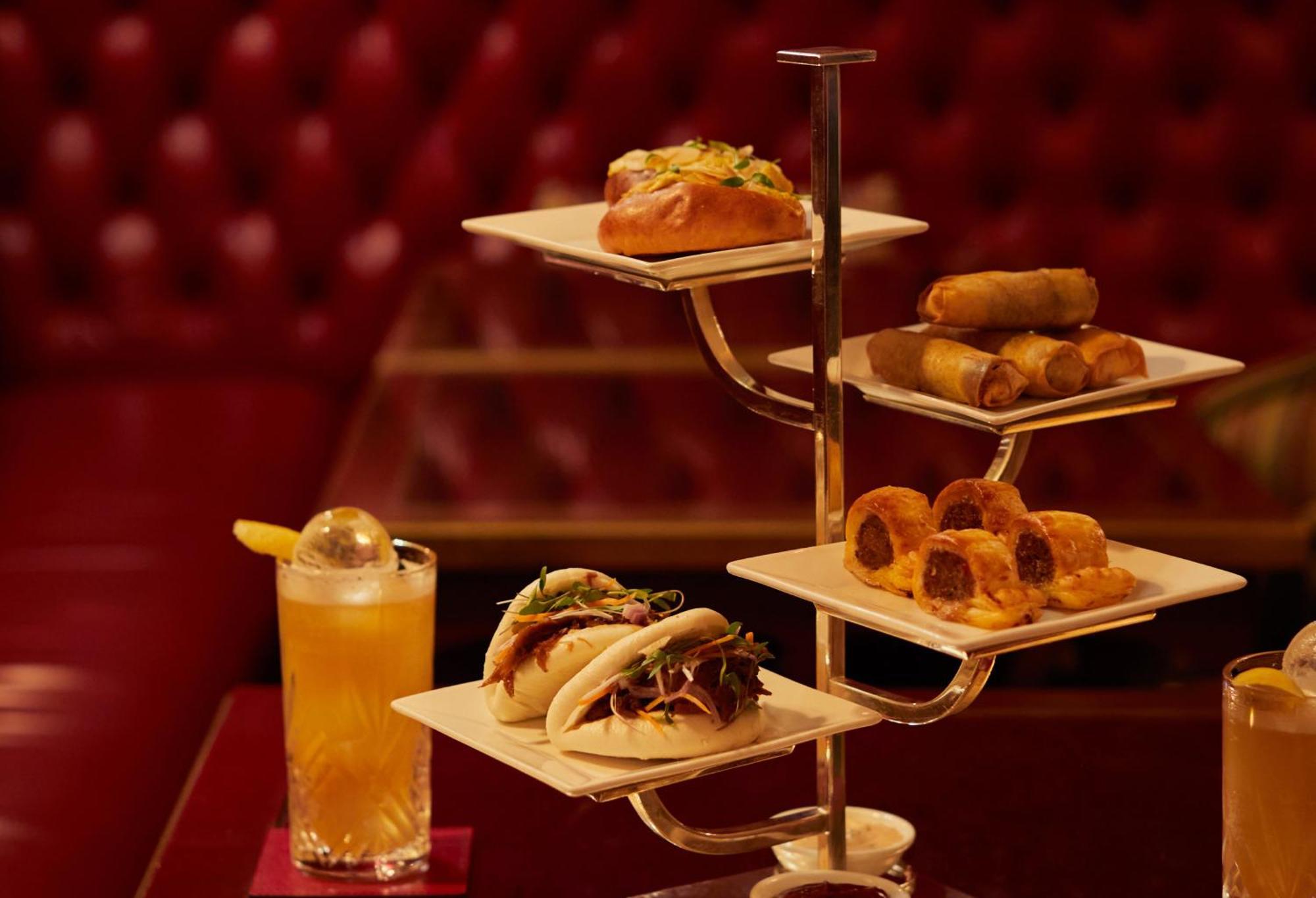 Rubens At The Palace Londen Buitenkant foto A selection of bar snacks at the London Hilton on Park Street